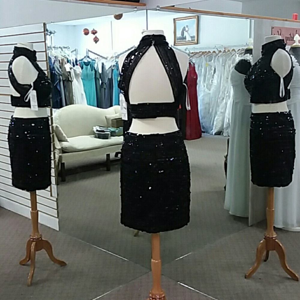 BLACK Mon Cheri Short - Picture 5 of 6